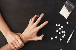 26 ژوئن، روز جهانی مبارزه با مواد مخدر  یک درمانگر اعتیاد:  برای کنترل اعتیاد باید ماهیت مزمن و عودکننده‌ی آن را بشناسیم