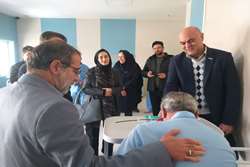 تکریم مقام جانبازان در زنجان؛ مسئولان بنیاد شهید و دانشگاه علوم پزشکی از ایثارگران بیمارستان بهشتی عیادت کردند