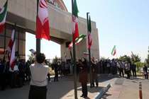 مراسم اهتزاز پرچم مقدس جمهوری اسلامی ایران با حضور دانشگاهیان علوم‌پزشکی زنجان برگزار شد